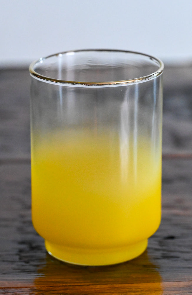 Clear and yellow gold rim tumbler