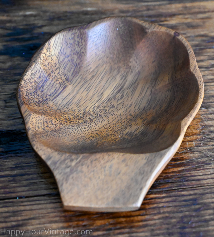 Monkeypod wood shell shaped snack bowls