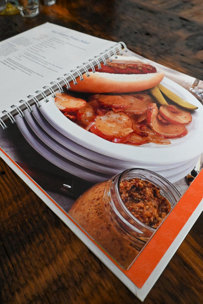 inside pictures of Betty Crocker's Slow Cooker Cookbook