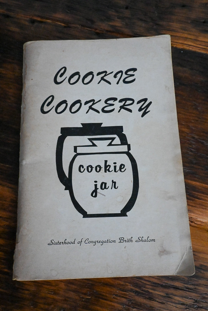 outside of cookie cookery cookbook - white and black cover