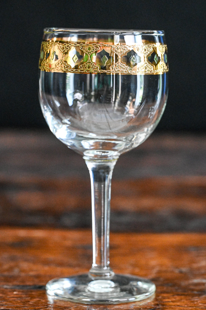 Culver Valencia wine glass with green dotted gold band