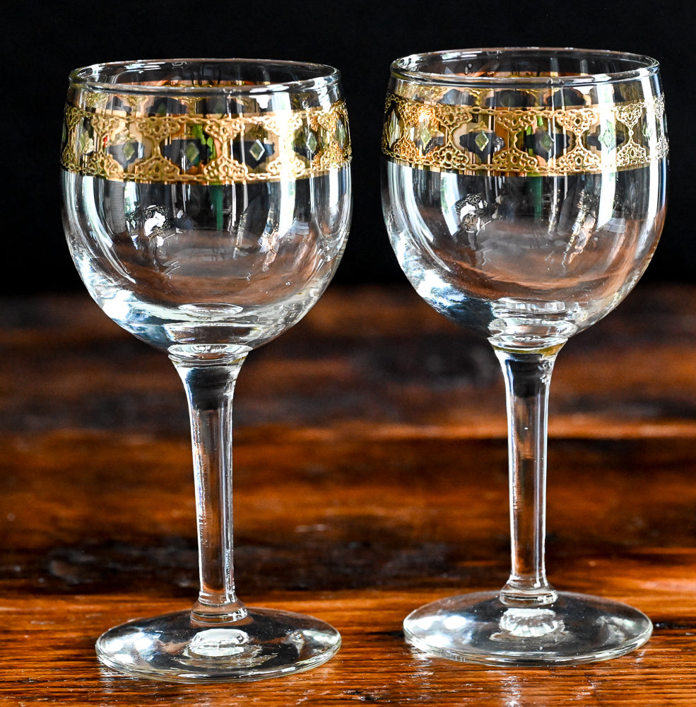 Culver Valencia wine glass with green dotted gold band