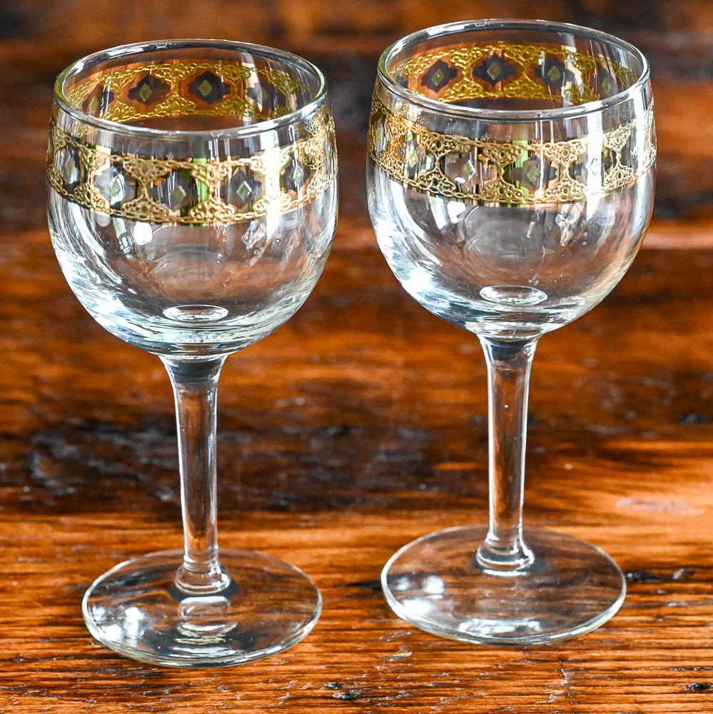Culver Valencia wine glass with green dotted gold band