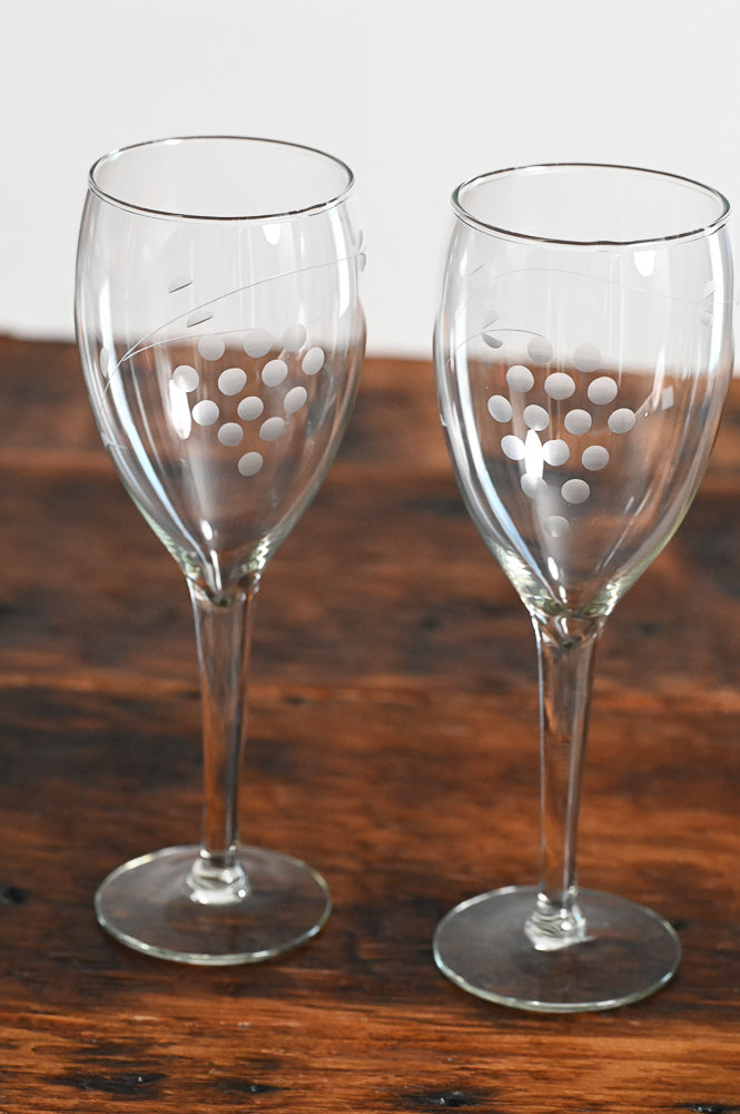 etched grape clusters wine glasses