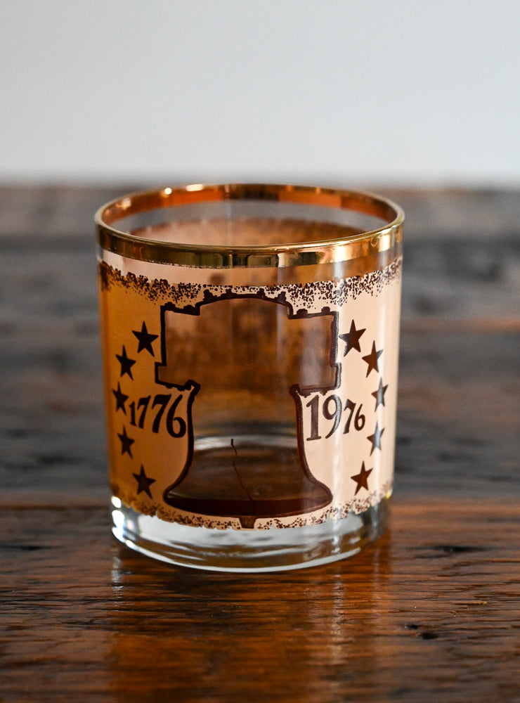 tan and brown rocks glass with liberty bell and 1776-1976 with brown stars