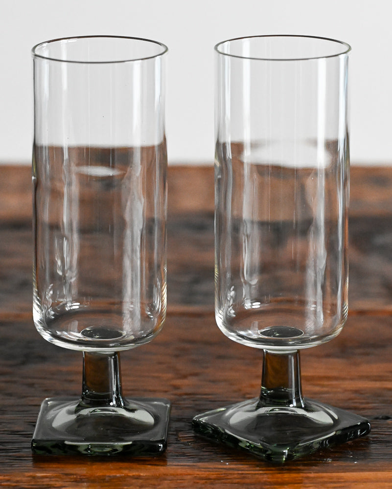 Smoke gray square base, clear Federal Nordic Midnight champagne flutes