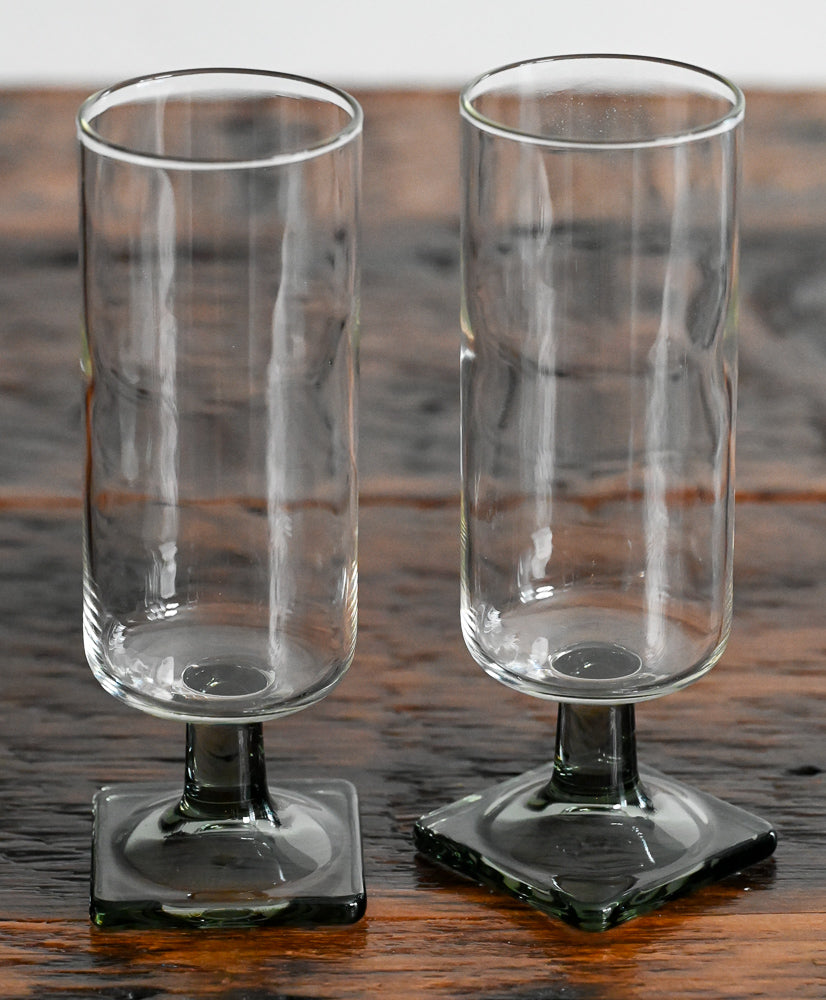 Smoke gray square base, clear Federal Nordic Midnight champagne flutes