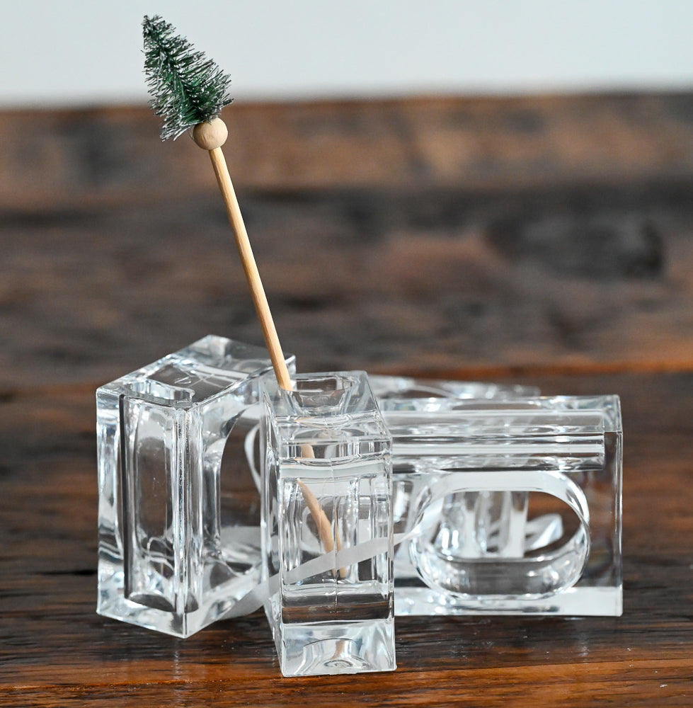 clear acrylic napkin rings with bud vase in the napkin ring