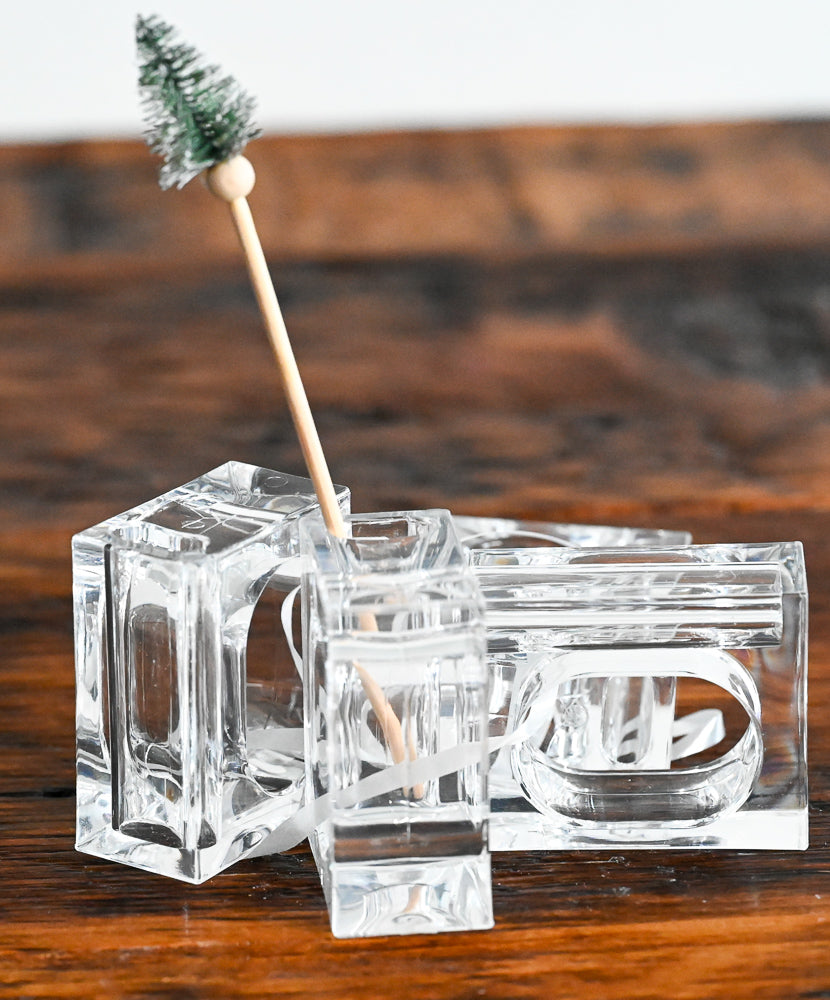 clear acrylic napkin rings with bud vase in the napkin ring