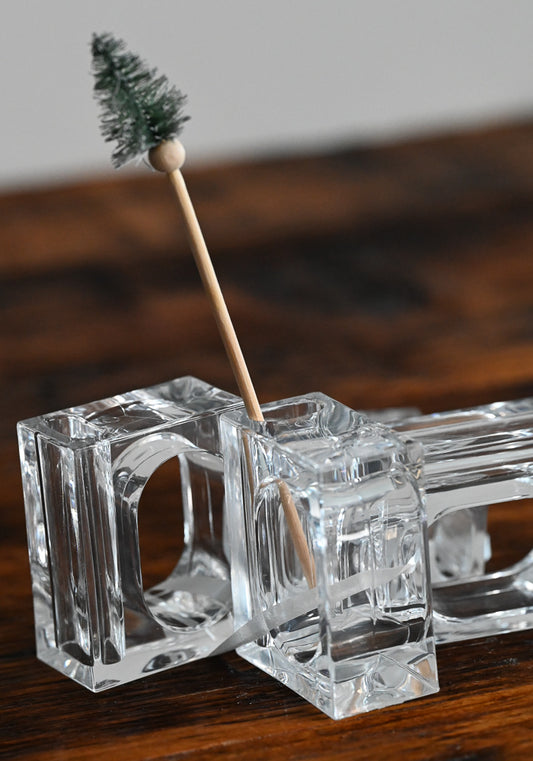 clear acrylic napkin rings with bud vase in the napkin ring