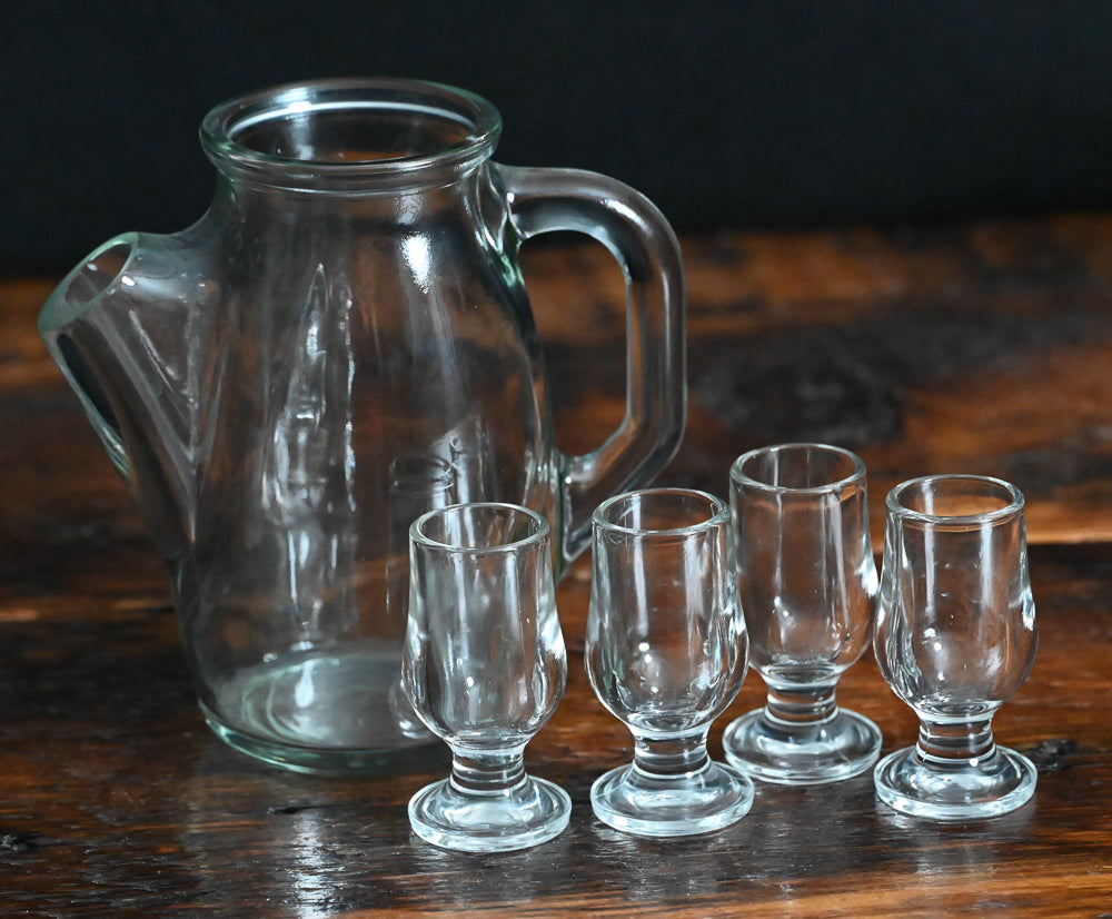 snub nose clear pitcher and 4 shotglasses