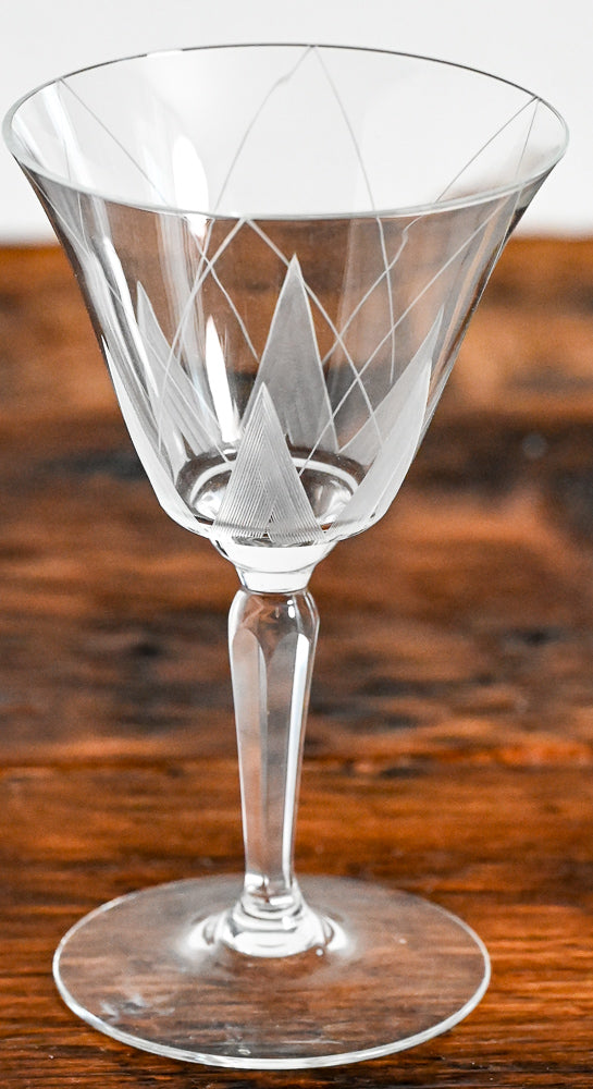 clear cocktail coupe with point line etching