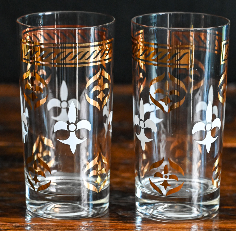 white and gold Fleur de lis print tumblers