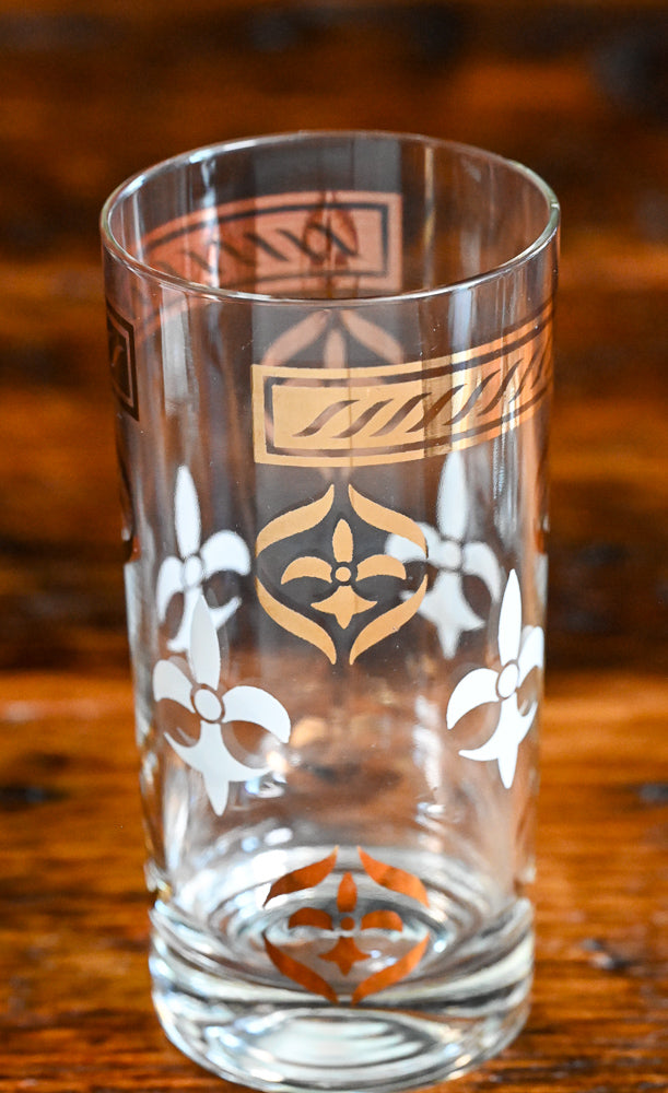 white and gold Fleur de lis print tumblers