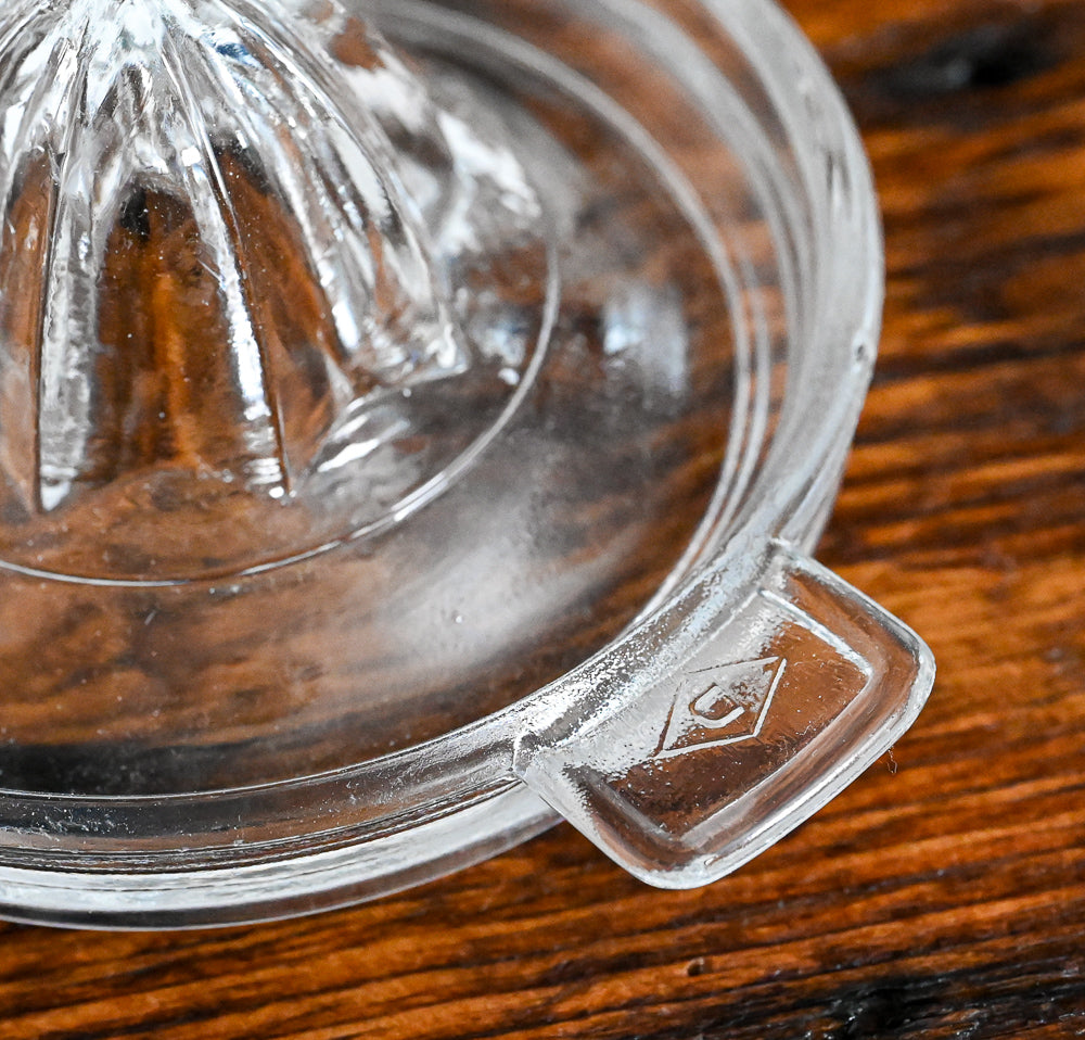 clear glass juicer with tab handle