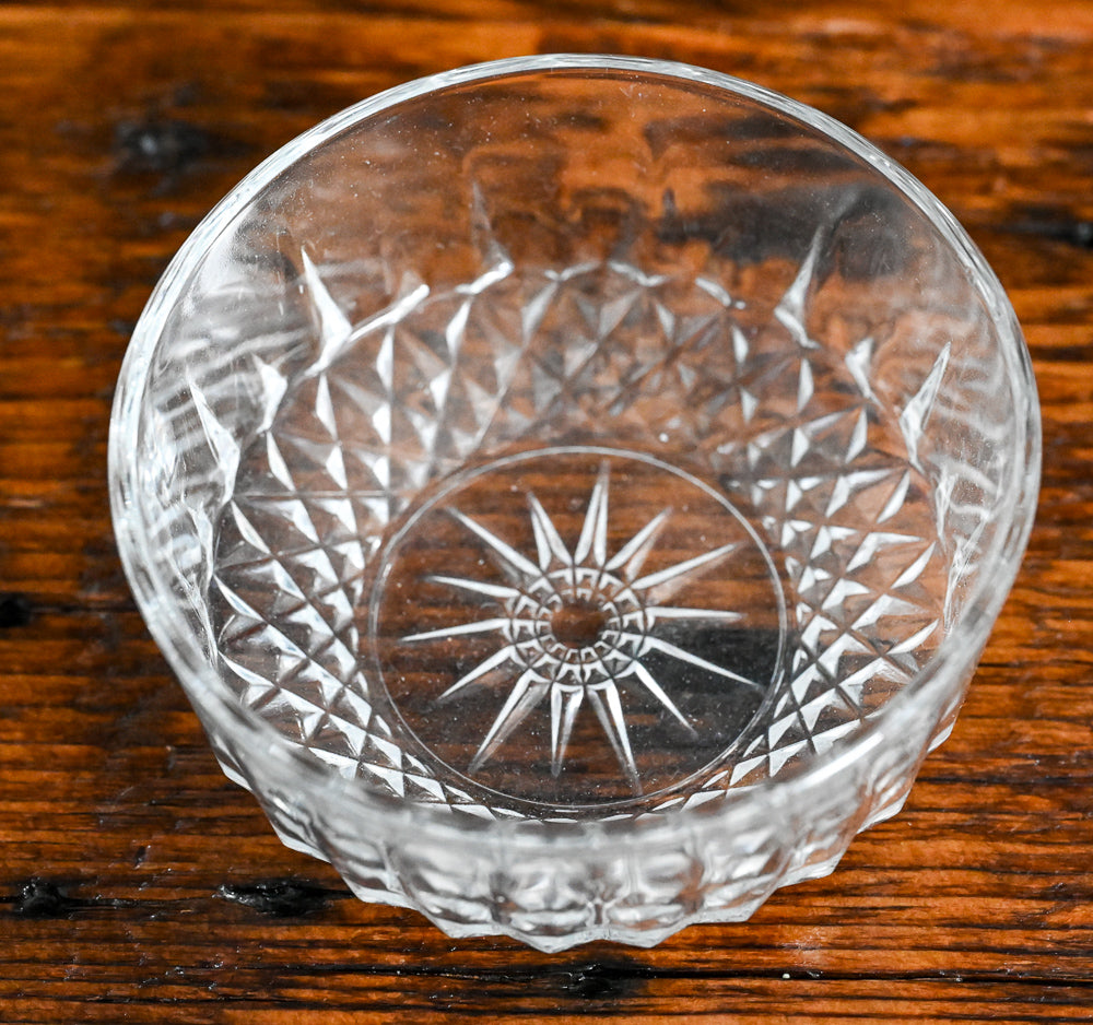 Arcoroc glass glass bowl with starburst bottom