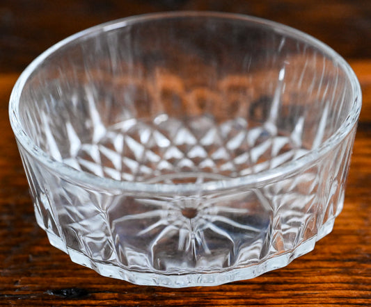 Arcoroc glass glass bowl with starburst bottom